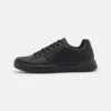 YOURTURN Unisex - Sneakers Laag - Black -Verfijnd Schoen Winkel 13651f9e055248148104ce5abb8a2829