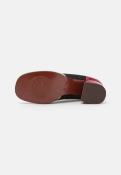 Chie Mihara Micoco - Klassieke Pumps - Scotch Classic/Black/Granate -Verfijnd Schoen Winkel 13965734ca8544f4b6a87bf6708dda35