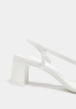 PULL & BEAR Absatz Mit Gekreuzten Riemen - Sandalen - White 10 PULL & BEAR Absatz Mit Gekreuzten Riemen - Sandalen - White -Verfijnd Schoen Winkel 149d657896554db2a902318d5914fedb