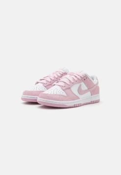 Nike Sportswear Dunk Low - Sneakers Laag - White/Pink Foam 10 Nike Sportswear Dunk Low - Sneakers Laag - White/Pink Foam -Verfijnd Schoen Winkel 1d267644556f4932878f5bbeba4f2229