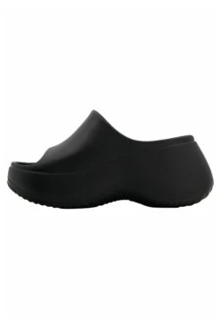 BERSHKA Platform- Badslippers - Black