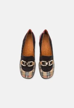 Chie Mihara Micoco - Klassieke Pumps - Scotch Classic/Black/Granate -Verfijnd Schoen Winkel 2c4c8f7945d140c09475f7a49e0ee535