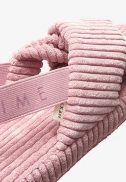 Next CrossoverSlippers Standard - Pantoffels - Pink -Verfijnd Schoen Winkel 3107a1cc52c64ebe97418784212e0105