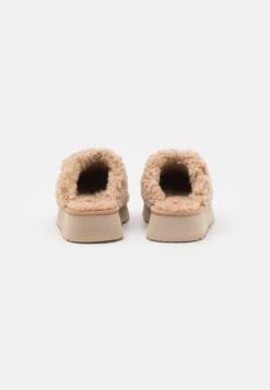Ugg Maxi Curly Platform - Pantoffels - Sand -Verfijnd Schoen Winkel 31c8816c11404bce932dfba3e5b6c8b4