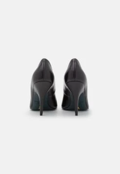 Patrizia Pepe Klassieke Pumps - Nero 10 Patrizia Pepe Klassieke Pumps - Nero -Verfijnd Schoen Winkel 36d2f56a041b459dbb7067dfefea49c0