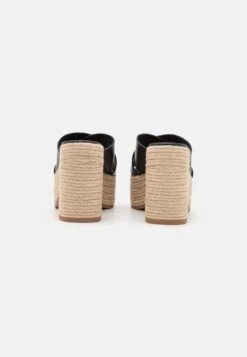 Tamaris Muiltjes Met Hak - Black -Verfijnd Schoen Winkel 3f47c65541ec44c3aaf9f90dc64e1610