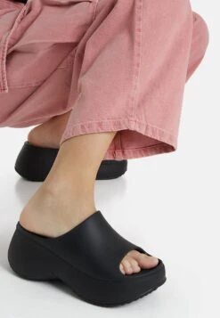 BERSHKA Platform- Badslippers - Black -Verfijnd Schoen Winkel 40babd6b6e384e4a92d75b72536cdc46
