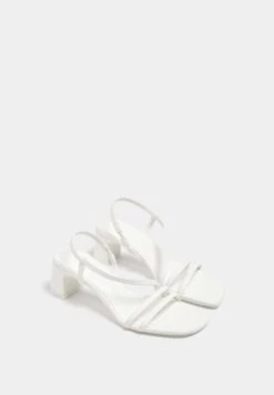 PULL & BEAR Absatz Mit Gekreuzten Riemen - Sandalen - White 8 PULL & BEAR Absatz Mit Gekreuzten Riemen - Sandalen - White -Verfijnd Schoen Winkel 42a53d4cb2344804b5472fde17bef416