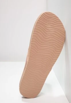 Reef Cushion Bounce Court - Teensandalen - Rose Gold 12 Reef Cushion Bounce Court - Teensandalen - Rose Gold -Verfijnd Schoen Winkel 85c5a497444749969f7c7eb716fd966c