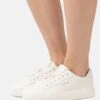 ESPRIT Sneakers Laag - Off White