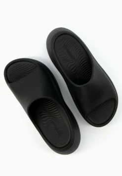 BERSHKA Platform- Badslippers - Black -Verfijnd Schoen Winkel 8e306d81363648f683750e53117d528e