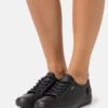 ECCO Soft 7 - Sneakers Laag - Black 2 ECCO Soft 7 - Sneakers Laag - Black -Verfijnd Schoen Winkel a59422f29c66415685ba623cd153927e