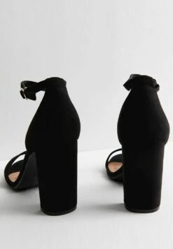 Wide Fit- Sandalen Met Hoge Hak - Black -Verfijnd Schoen Winkel c5a1ca126c7546baacfc74d703fa2a60