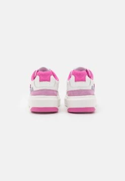 Emporio Armani Sneakers Laag - White/Pink 12 Emporio Armani Sneakers Laag - White/Pink -Verfijnd Schoen Winkel cd8606c0404d4dc7b47fd31e66df423e