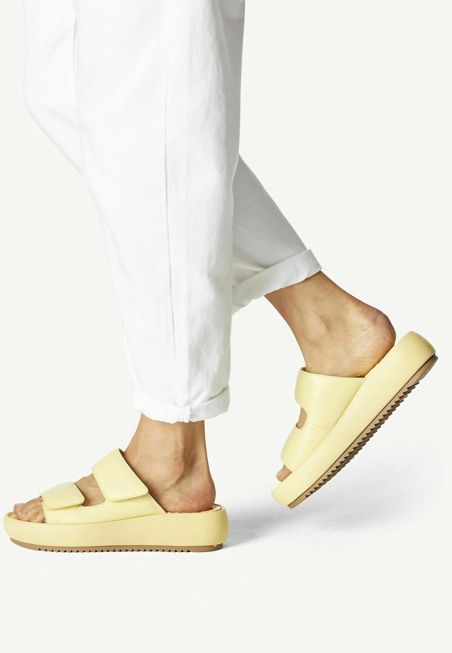 Tamaris Pure Relax- Muiltjes Met Hak - Soft Lemon 3 Tamaris Pure Relax- Muiltjes Met Hak - Soft Lemon