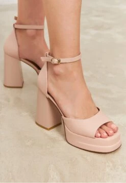 Sandalen Met Plateauzool - Pink 11 Sandalen Met Plateauzool - Pink -Verfijnd Schoen Winkel e4b70bb189c742f78f268963085404e8