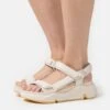 ECCO Chunky- Sandalen Met Plateauzool - Beige 2 ECCO Chunky- Sandalen Met Plateauzool - Beige -Verfijnd Schoen Winkel f0399735651148c29cb72b263f52cf14
