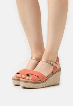 Xti Sandalen Met Sleehak - Coral